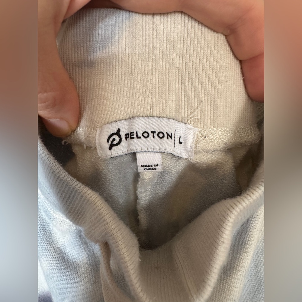 Peloton Women’s Large Tie-dye Sweatshirt & Sweatpants Set - Picture 11 of 11